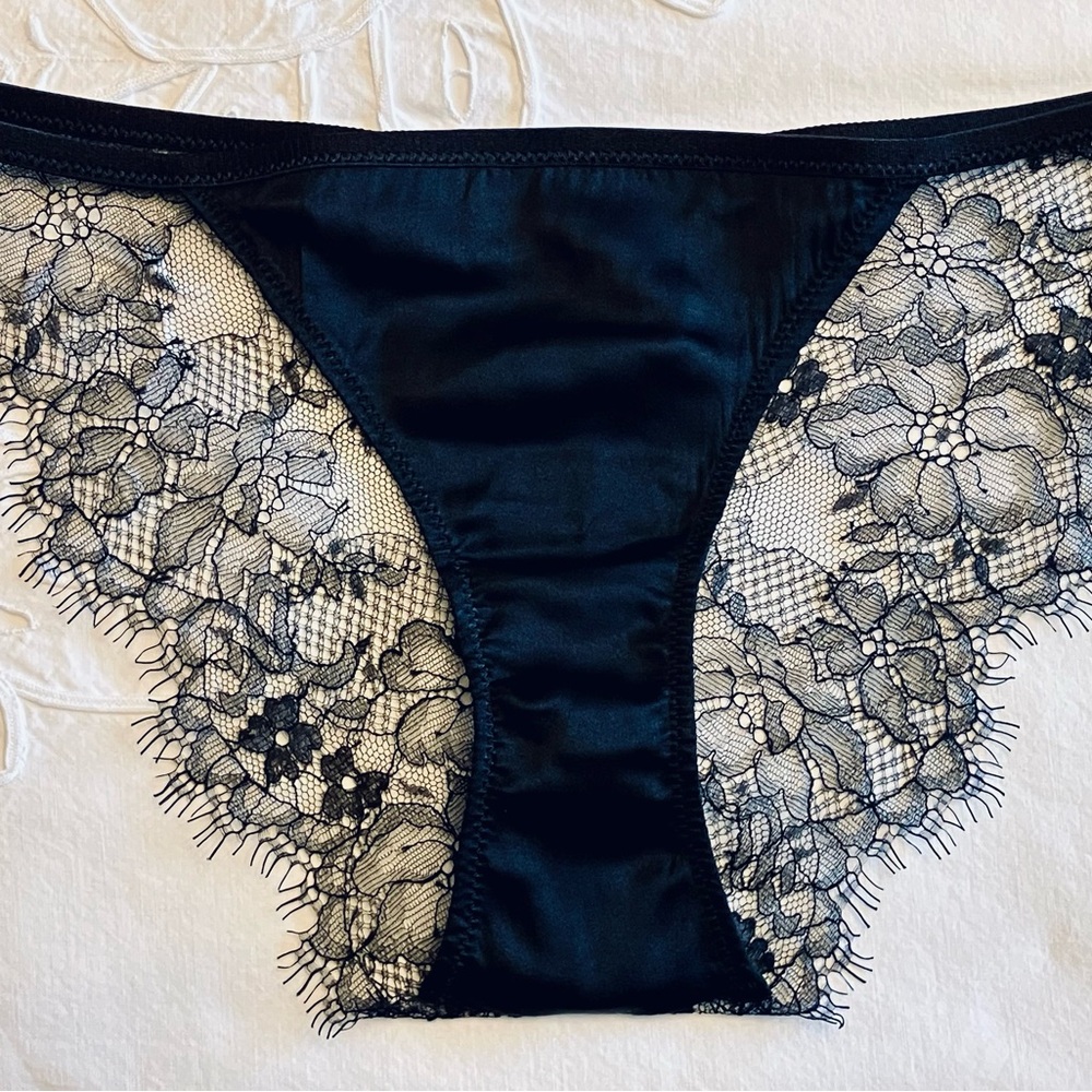 Brand New HTF!! Curriculum Vitae French Lace & Black Silk String Bikini Small
